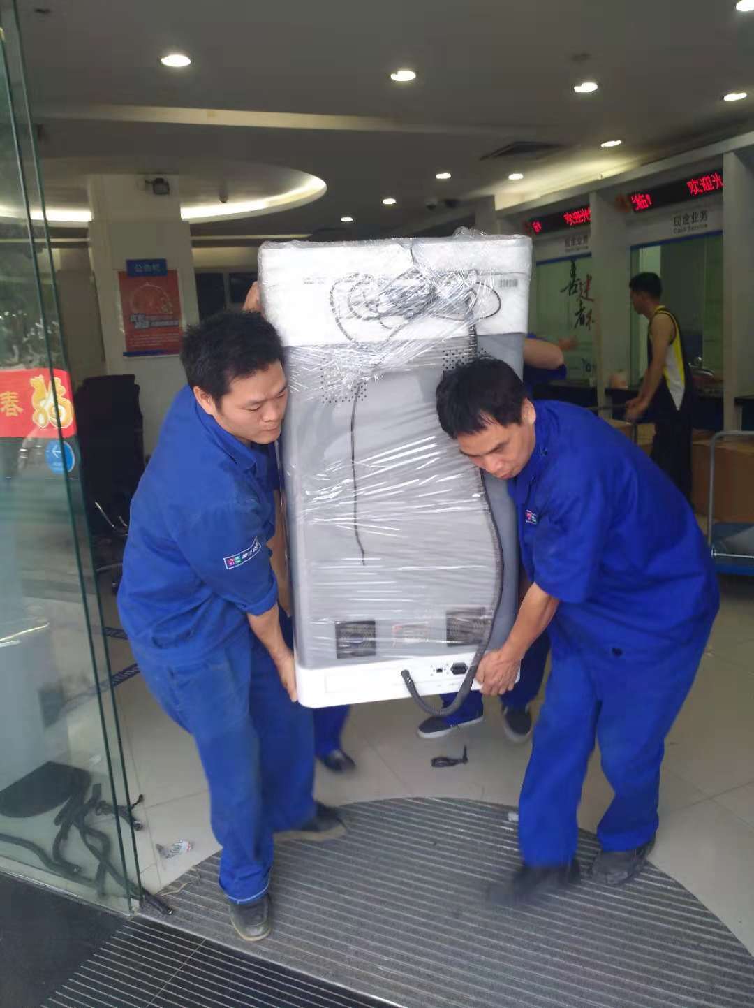 搬家公司專業(yè)搬家，為你省心，省力！